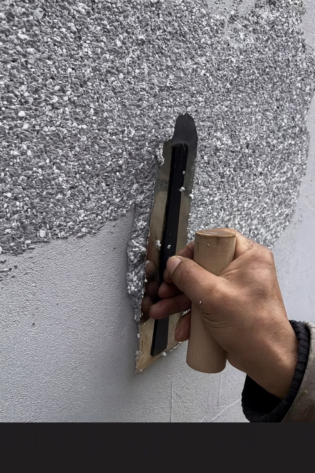 Trowel-applied decorative coating on a wall